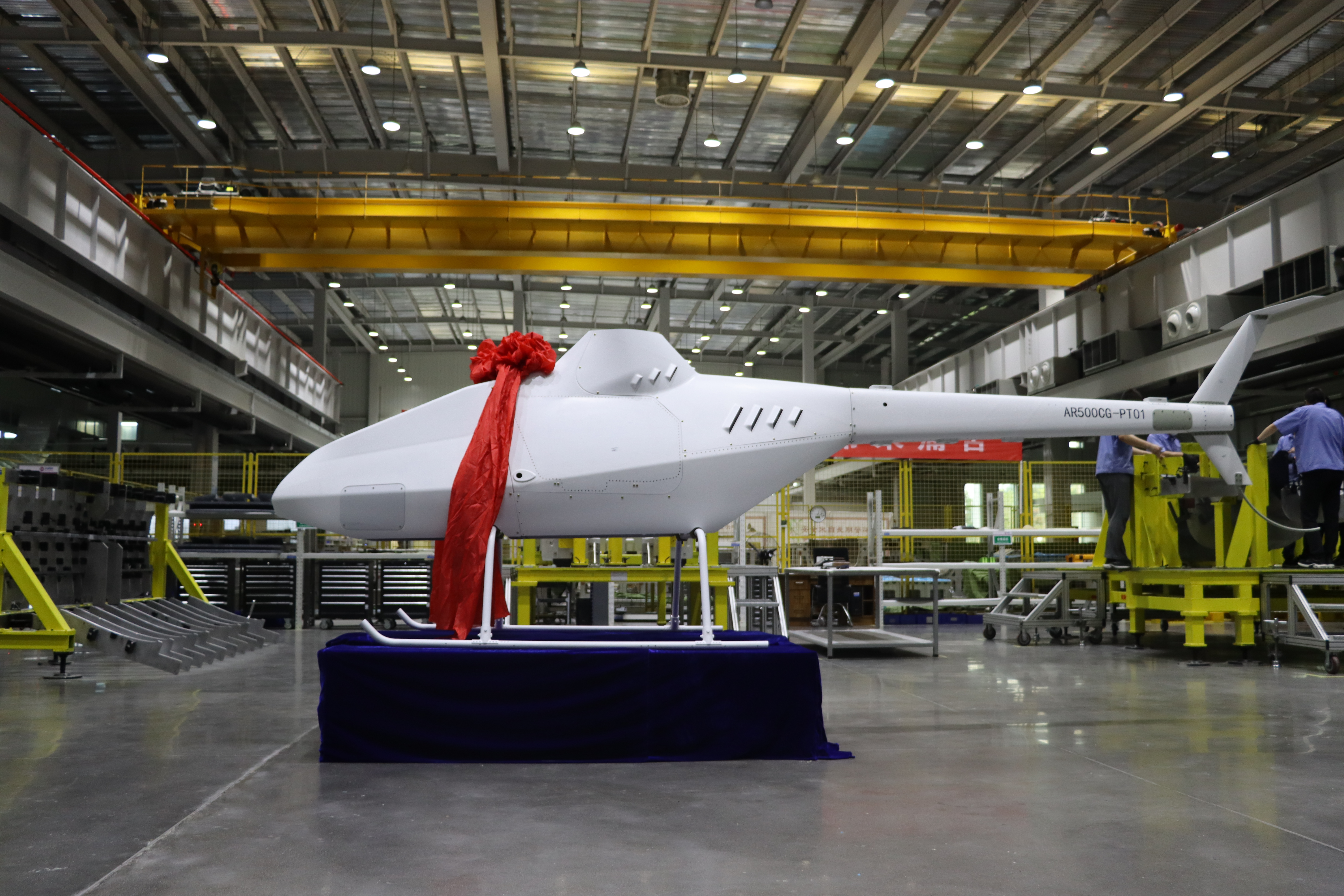16交付AR500無人機(jī)，機(jī)身采用大量碳纖維復(fù)合材料，具有質(zhì)量輕、零件集合度高等優(yōu)勢(shì).jpg